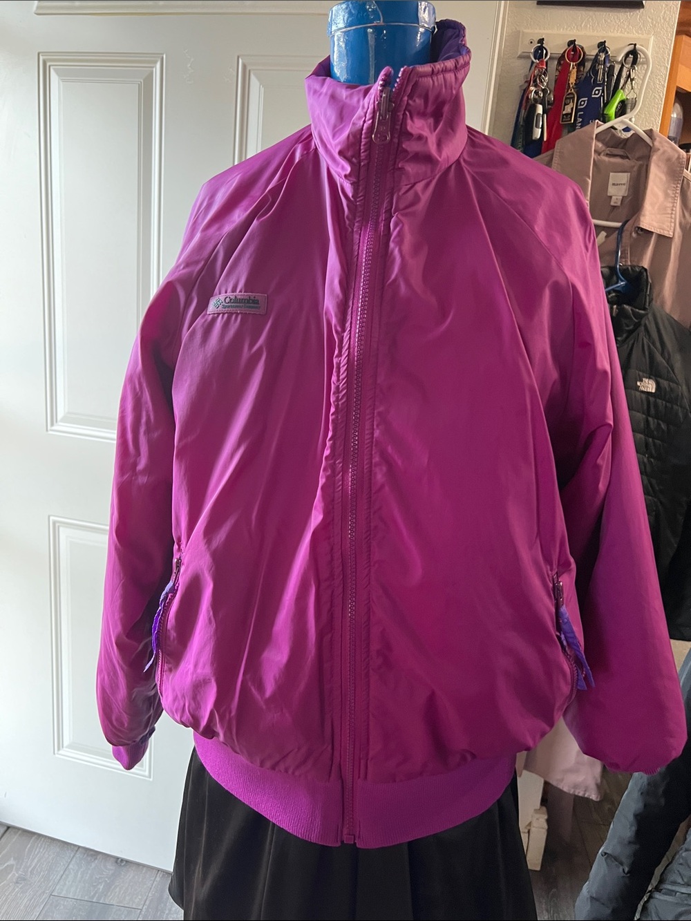 Columbia women’s ' Bright Magenta Puffer Jacket vintage 90s reversible